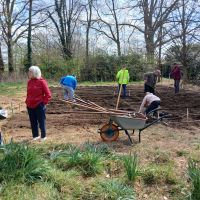 Helpen in pastorijtuin